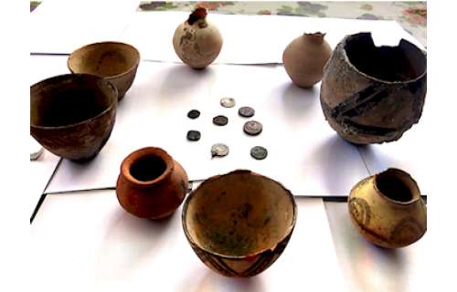 اهدای ۱۶ شیء تاریخی به میراث فرهنگی کرمان